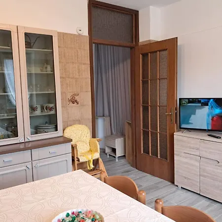 Holiday home Il Nocciolino , 2 Mercallo